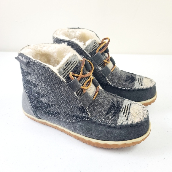 Minnetonka Shoes - Minnetonka Grey Torrey Moccasin Bootie Slipper Sz 5
